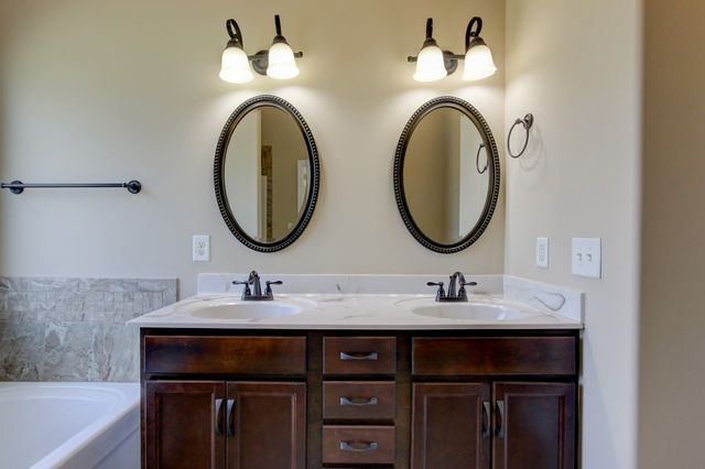 3694 Nadia Dr, Clarksville, TN 37040