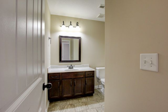 3694 Nadia Dr, Clarksville, TN 37040
