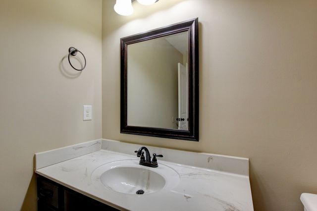 3694 Nadia Dr, Clarksville, TN 37040