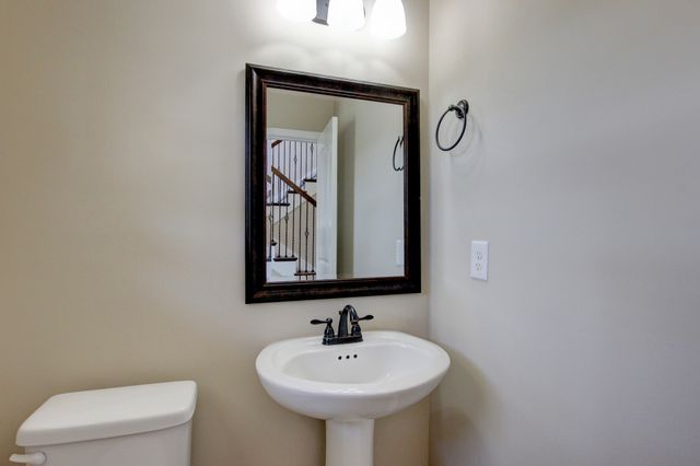 3694 Nadia Dr, Clarksville, TN 37040