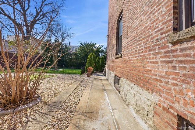 35 S Devoe Avenue, Yonkers, NY 10705