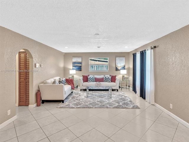 6200 NW 13th St, Sunrise, FL 33313