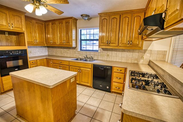 655 Farmers Road, Brenham, TX 77833