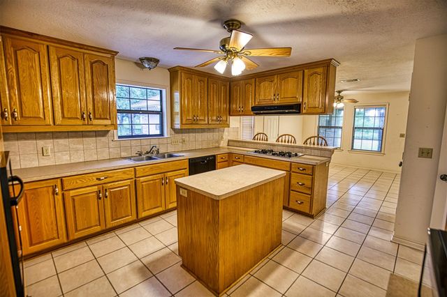 655 Farmers Road, Brenham, TX 77833