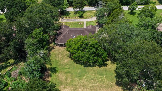 655 Farmers Road, Brenham, TX 77833