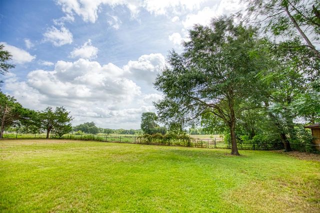 655 Farmers Road, Brenham, TX 77833