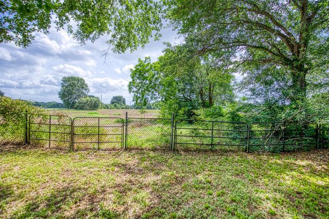 655 Farmers Road, Brenham, TX 77833