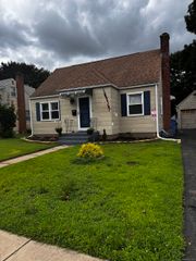 71 Linnmore Drive, Manchester, CT 06040