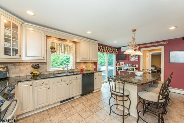 31 Yorkshire Ave, West Milford Twp., NJ 07480