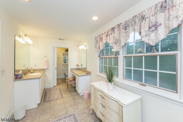 31 Yorkshire Ave, West Milford Twp., NJ 07480