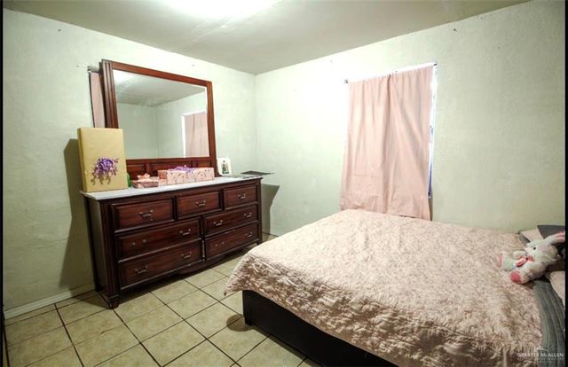 5456 E Juarez Boulevard, Rio Grande City, TX 78582