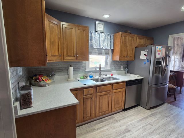 1313 W 4th Street N, Newton, IA 50208