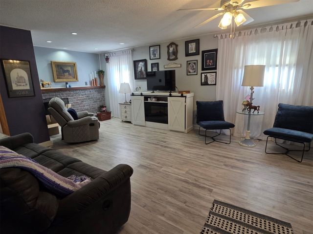 1313 W 4th Street N, Newton, IA 50208