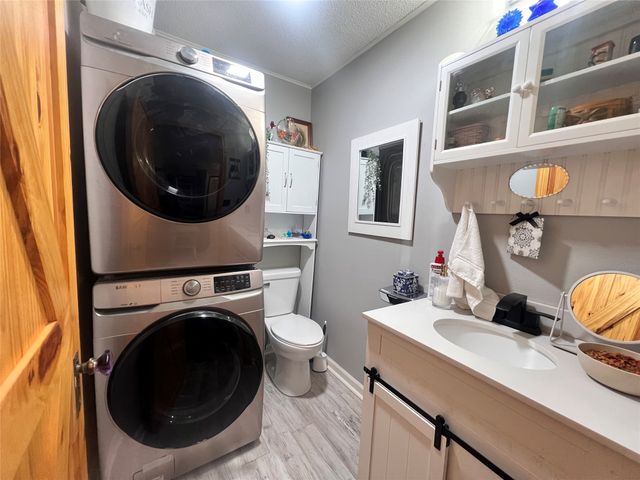 1313 W 4th Street N, Newton, IA 50208