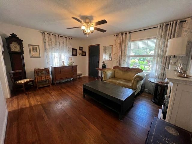 1313 W 4th Street N, Newton, IA 50208