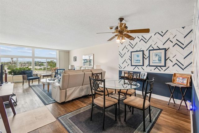 7465 BAY ISLAND DRIVE S 313, South Pasadena, FL 33707