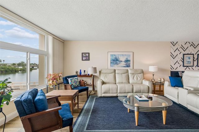 7465 BAY ISLAND DRIVE S 313, South Pasadena, FL 33707