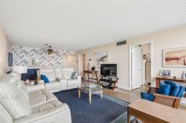 7465 BAY ISLAND DRIVE S 313, South Pasadena, FL 33707