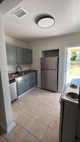 308 SW 16th St, Fort Lauderdale, FL 33315