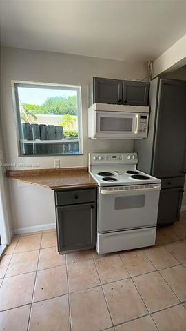 308 SW 16th St, Fort Lauderdale, FL 33315