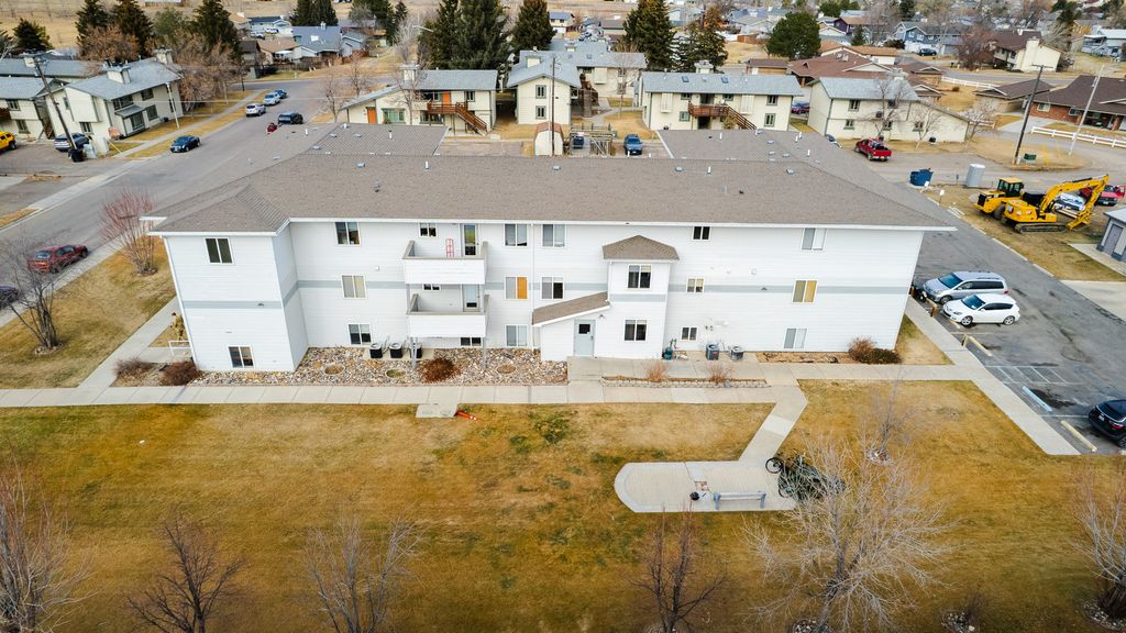 305 46th Street N, Great Falls, MT 59405 photo 2