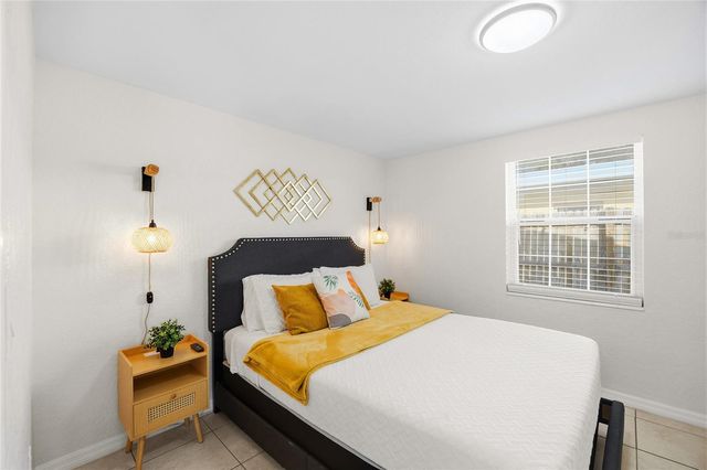 10001 N ANNETTE AVENUE, Tampa, FL 33612