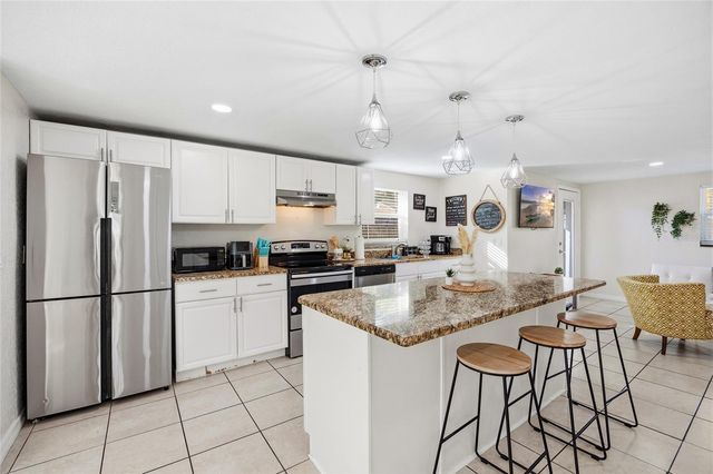 10001 N ANNETTE AVENUE, Tampa, FL 33612