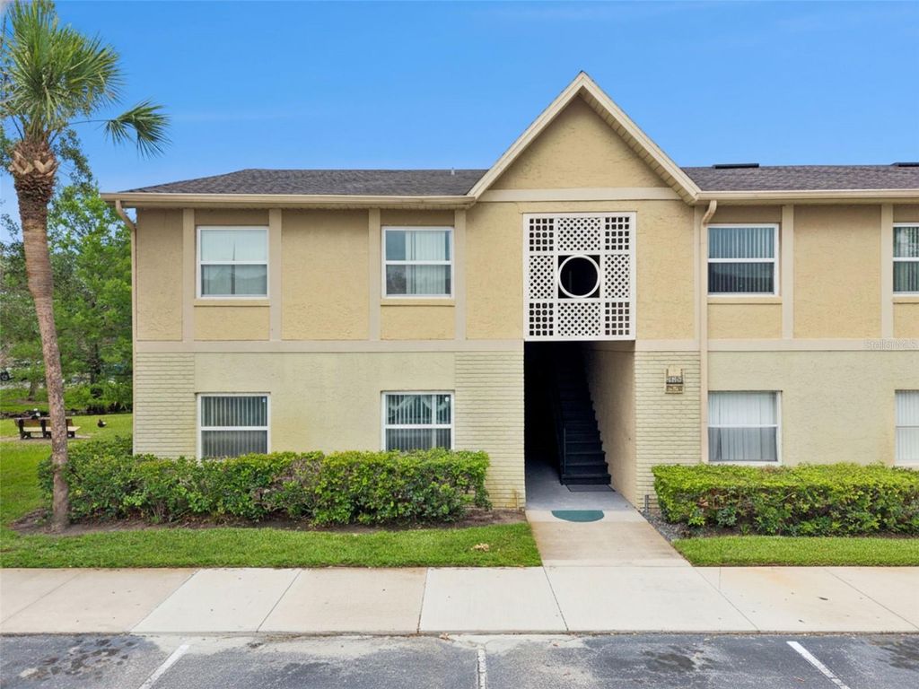 Image 1 of property listing at 2417 BARLEY CLUB COURT 1, Orlando, FL 32837