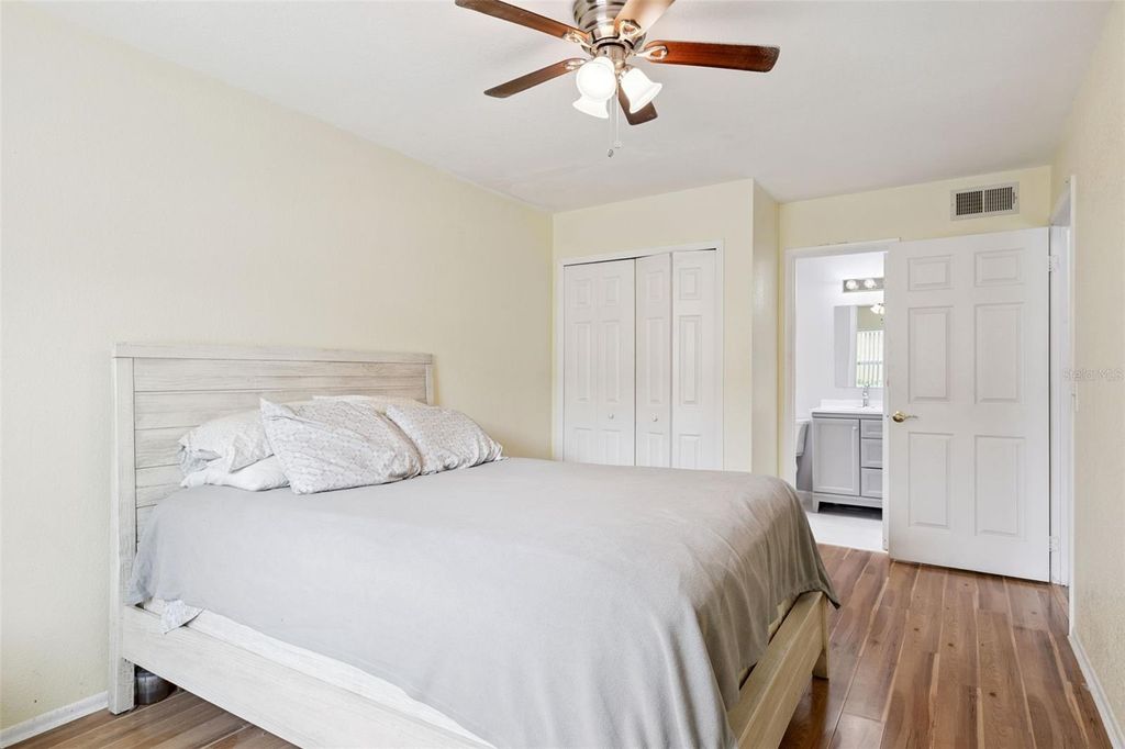 Image 13 of property listing at 2417 BARLEY CLUB COURT 1, Orlando, FL 32837