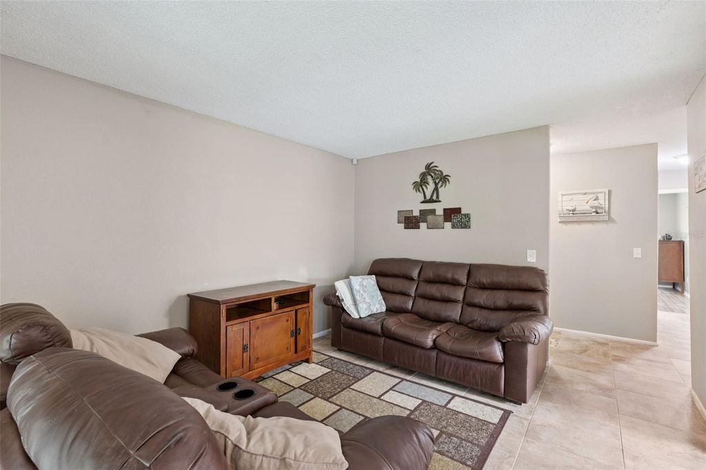 Image 3 of property listing at 2417 BARLEY CLUB COURT 1, Orlando, FL 32837