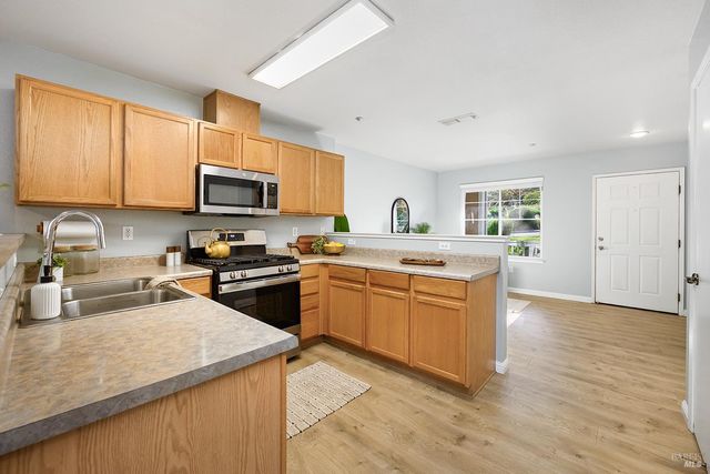 84 Captain Nurse Cir, Novato, CA 94949