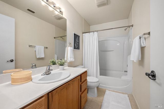 84 Captain Nurse Cir, Novato, CA 94949