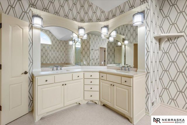 9030 Whispering Wind Road, Lincoln, NE 68512