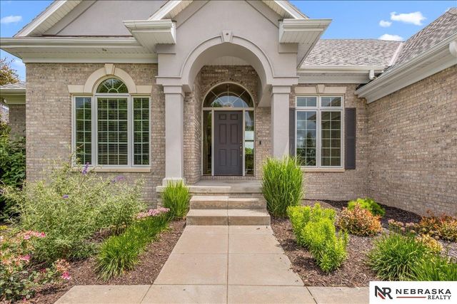 9030 Whispering Wind Road, Lincoln, NE 68512