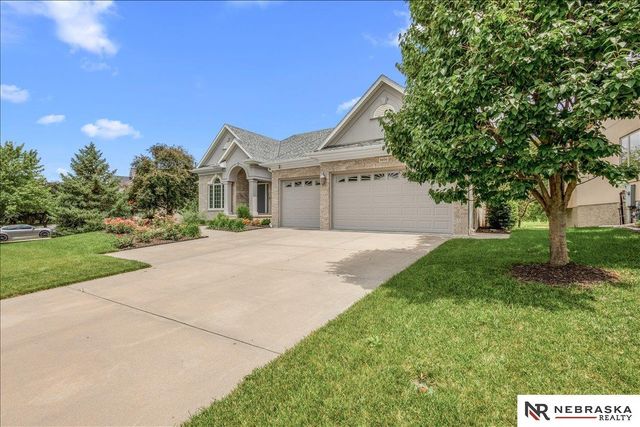 9030 Whispering Wind Road, Lincoln, NE 68512