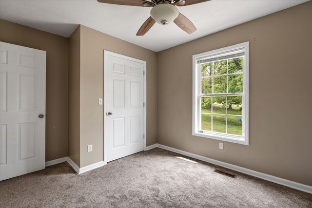 78 Angela Ln, Westmoreland, TN 37186