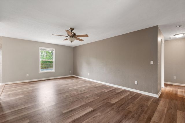 78 Angela Ln, Westmoreland, TN 37186