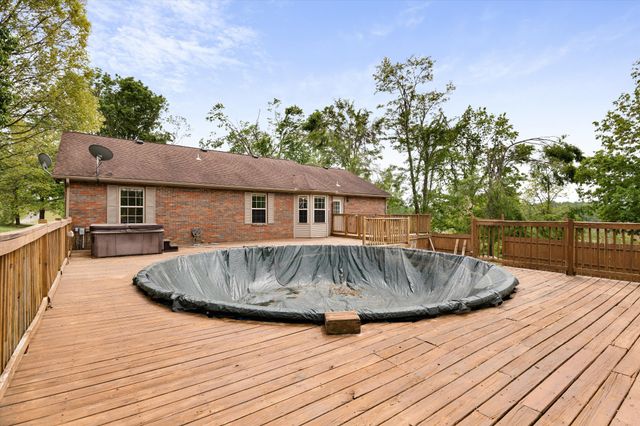 78 Angela Ln, Westmoreland, TN 37186