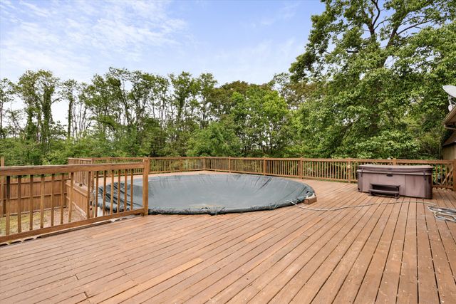 78 Angela Ln, Westmoreland, TN 37186