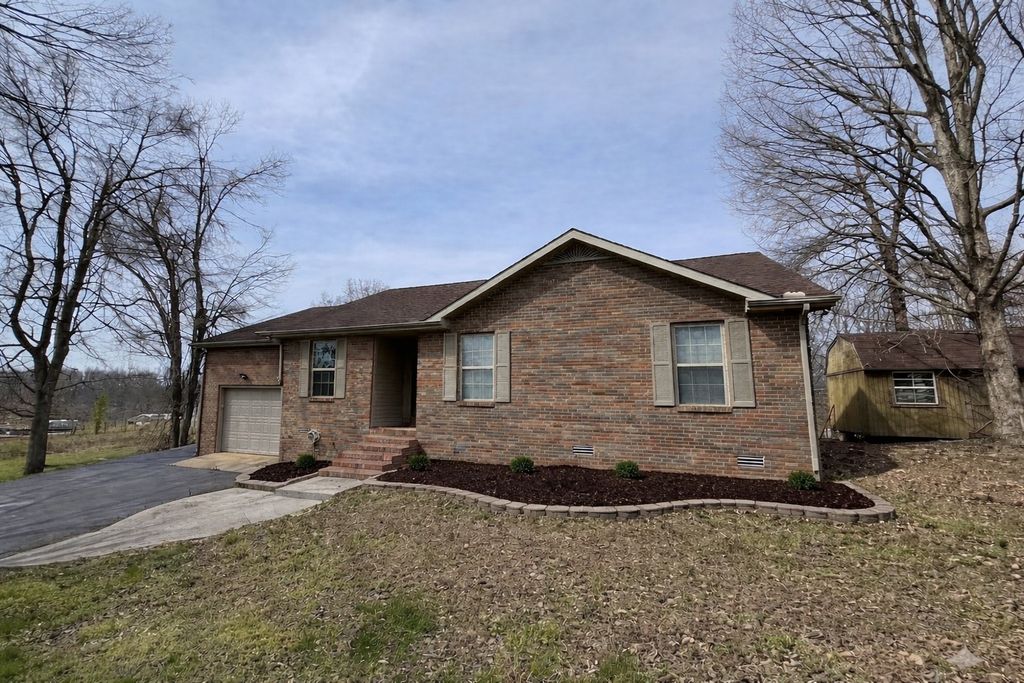 78 Angela Ln, Westmoreland, TN 37186