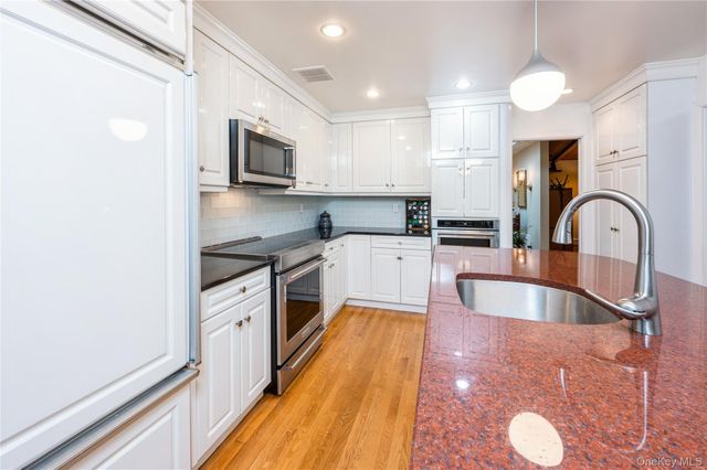 160 Hampshire Road, Bronxville, NY 10708