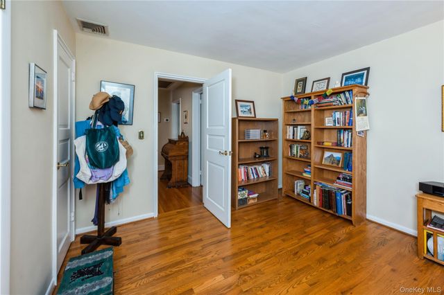 160 Hampshire Road, Bronxville, NY 10708