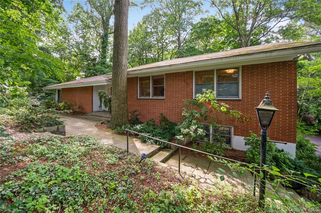 160 Hampshire Road, Bronxville, NY 10708