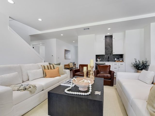 2411 Cherry Lane, Kingsland, TX 78639