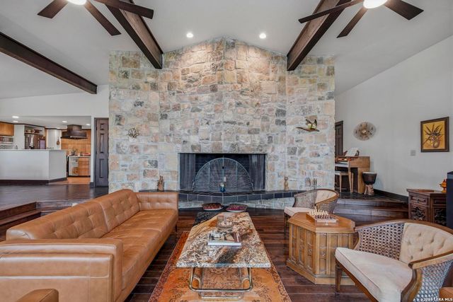 42 RIDGE DR, New Braunfels, TX 78130