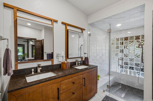 42 RIDGE DR, New Braunfels, TX 78130