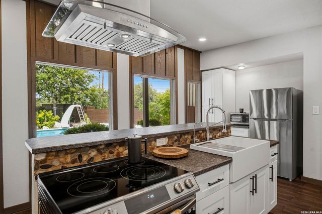 42 RIDGE DR, New Braunfels, TX 78130