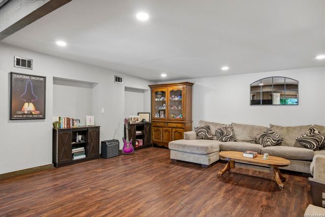 42 RIDGE DR, New Braunfels, TX 78130