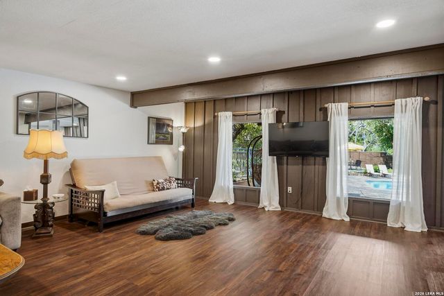 42 RIDGE DR, New Braunfels, TX 78130