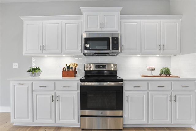 11448 N Auburndale Circle, Kansas City, MO 64157